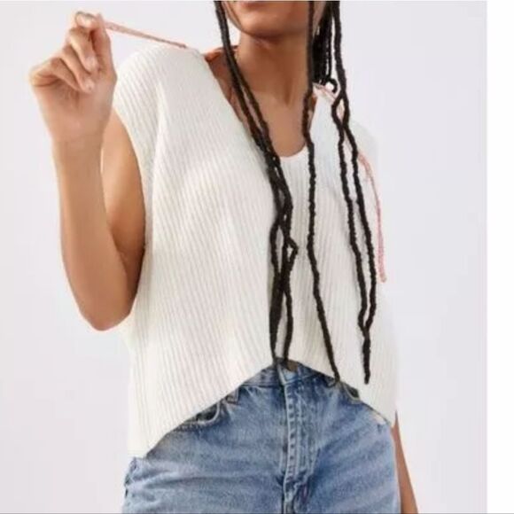 BDG Hooded white striped slouchy Sweater Vest Size M Knit layering - Picture 3 of 7